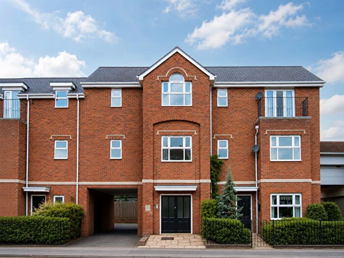 2 Bedroom Apartment To Rent In Kingston Road, Leatherhead, KT22