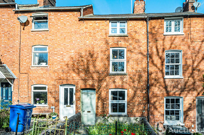 2 Bedroom Terraced House For Sale In Broughton Road, Banbury, Oxfordshire, OX16
