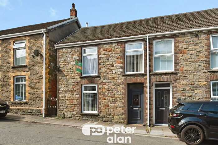 3 Bedroom End Of Terrace House For Sale In Merthyr Road, Glynneath, Neath, SA11