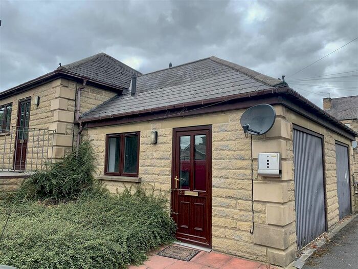 1 Bedroom Flat To Rent In Oakland Court, Batley, WF17