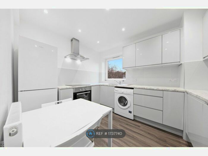 4 Bedroom Flat To Rent In Kinross House, London, N1