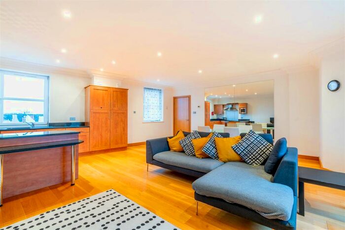 2 Bedroom Apartment To Rent In - Grainger Street, City Centre, NE1