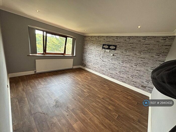 1 Bedroom Flat To Rent In Swinnow Lane, Leeds, LS13