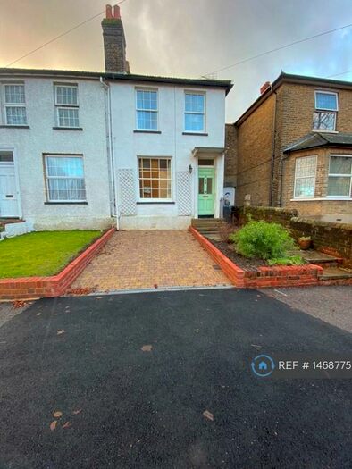 3 Bedroom Semi-Detached House To Rent In Eastworth Road, Chertsey, KT16