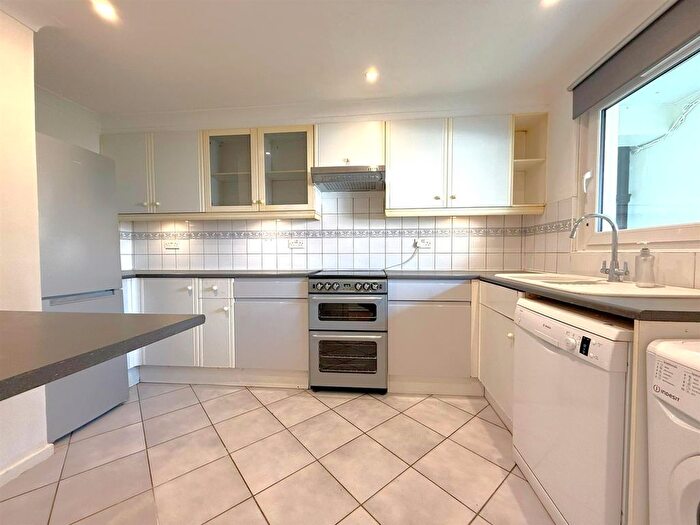2 Bedroom Flat To Rent In Edgar Road, Hounslow, TW4