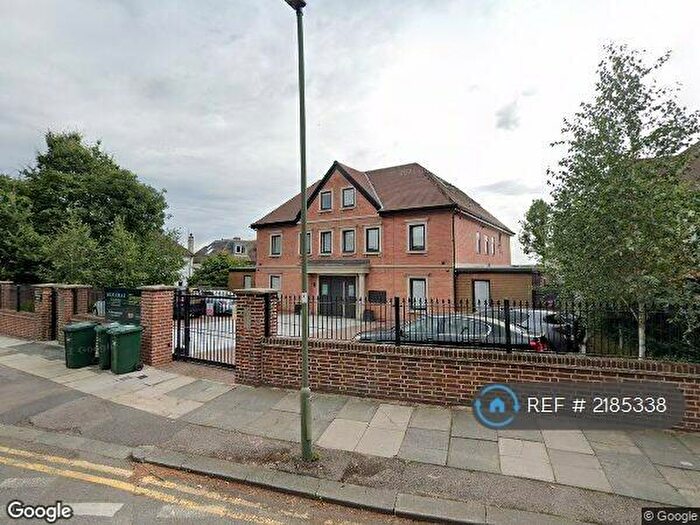 3 Bedroom Flat To Rent In Miramar Lodge, London, NW4