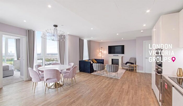 3 Bedroom Flat To Rent In Gladwin Tower, Wandsworth Road, London, SW8