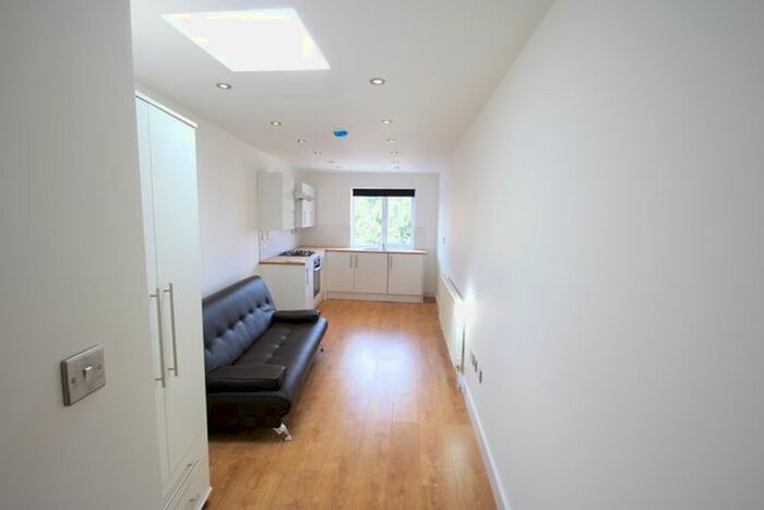 Studio To Rent In Walworth Road, Walworth, SE7