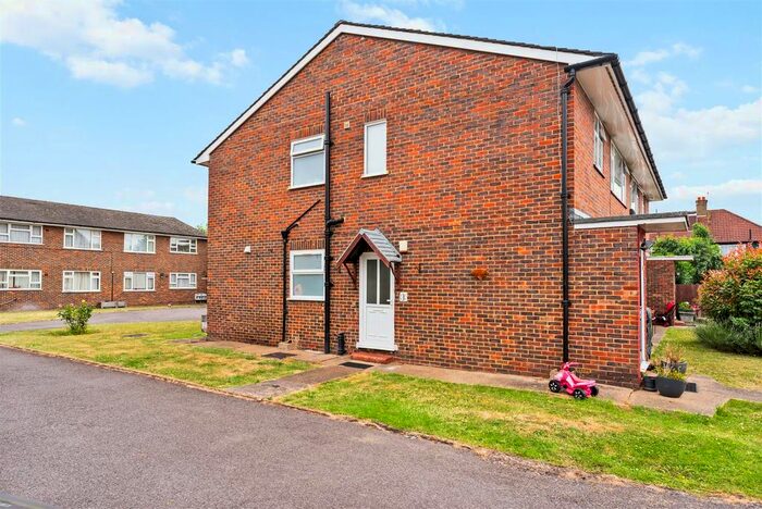 2 Bedroom Maisonette To Rent In Rushey Close, New Malden, KT3