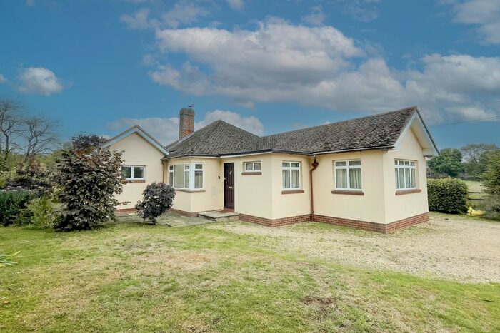 3 Bedroom Detached Bungalow For Sale In Sandpit Lane, Chilton Meadow, Nr Aylesbury, HP27