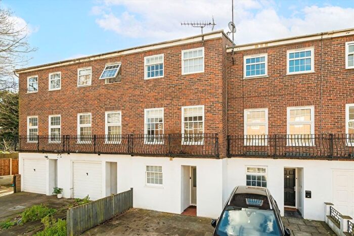 5 Bedroom Property For Sale In Chepstow Close, Putney, SW15