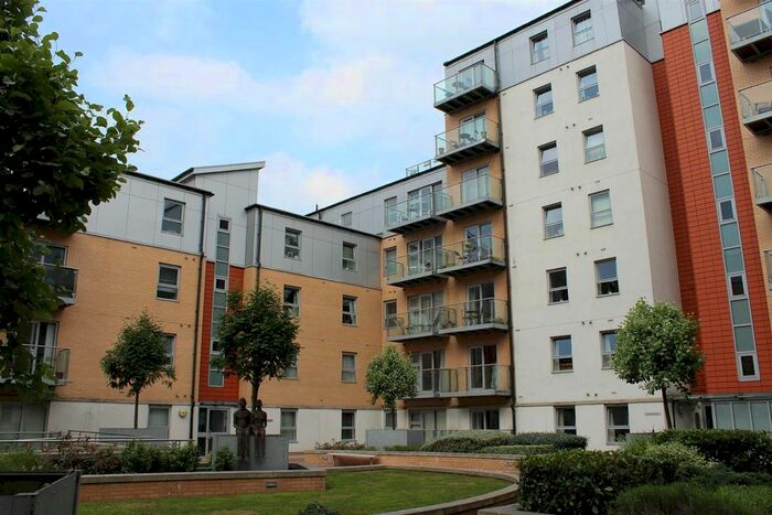 2 Bedroom Flat To Rent In Queen Mary Avenue, London, E18