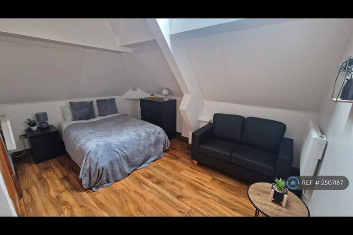 Studio To Rent In Windsor Road, Newton Heath, M40
