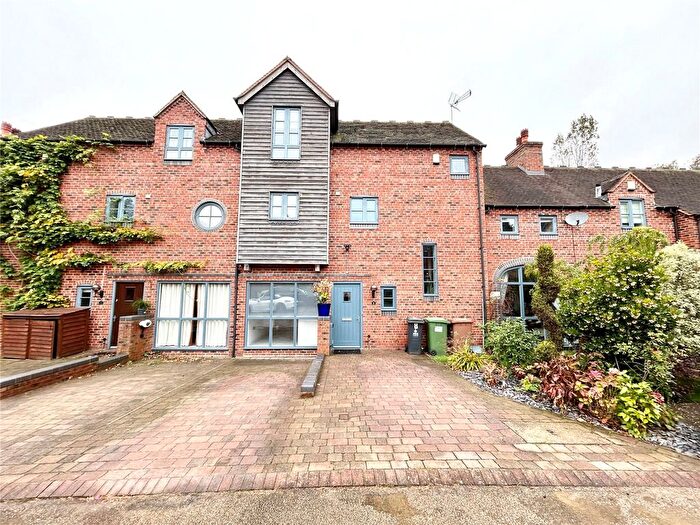 4 Bedroom Town House For Sale In Bella Pais Close, Aldridge, Walsall, West Midlands, WS9