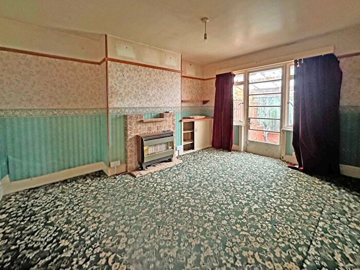 2 Bedroom Semi-Detached Bungalow For Sale In Summer Close, Exeter, EX4