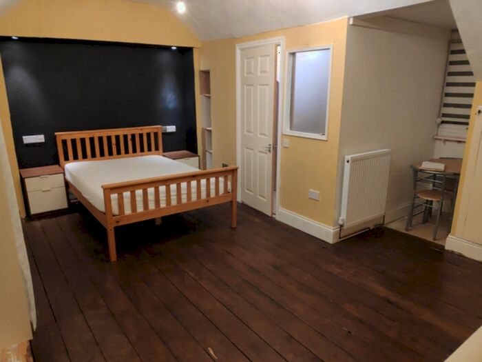 1 Bedroom House To Rent In Cook Street, Bristol, BS11