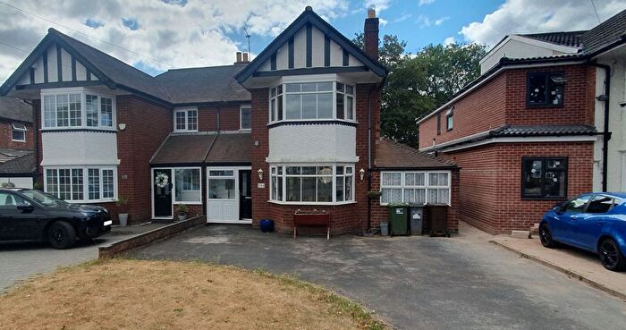 3 Bedroom Semi Detached House For Sale In Bradford Road, Castle Bromwich, Birmingham, West Midlands, B36