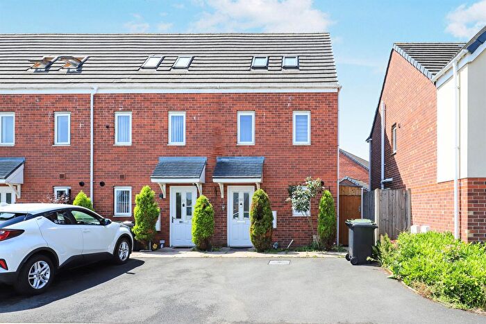 3 Bedroom End Terrace House For Sale In Usworth Close, Ettingshall, Wolverhampton, WV2