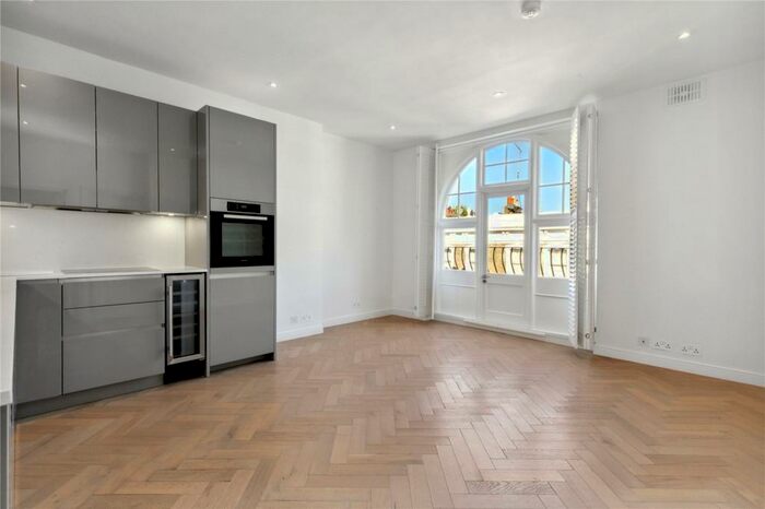 2 Bedroom Apartment To Rent In Fawcett Street, London, SW10