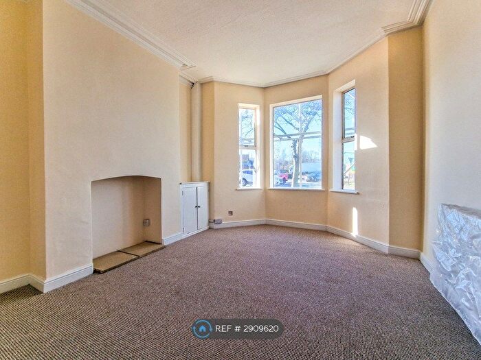 3 Bedroom Semi-detached House To Rent In South Parade, Grantham, NG31