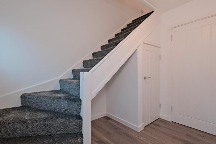 2 Bedroom End Of Terrace House To Rent In Earn Crescent, Wishaw, ML2