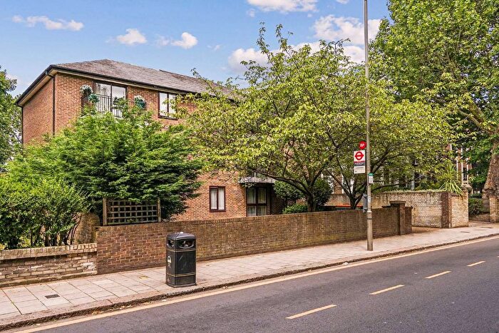 2 Bedroom Flat To Rent In Condray Place, London, SW11