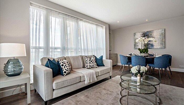 2 Bedroom Apartment To Rent In Westferry Circus, Canary Wharf, London, E14