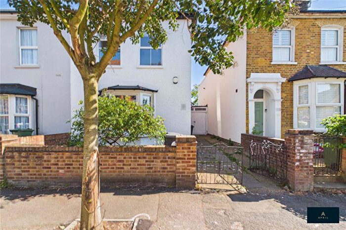 3 Bedroom Semi-Detached House To Rent In Thornhill Road, London, E10
