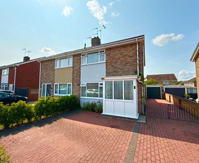 3 Bedroom Semi-Detached House For Sale In Lurgan Close, Lincoln, LN5