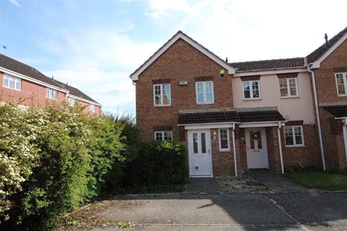 3 Bedroom Town House To Rent In Priory Court, Gomersal, Cleckheaton, BD19