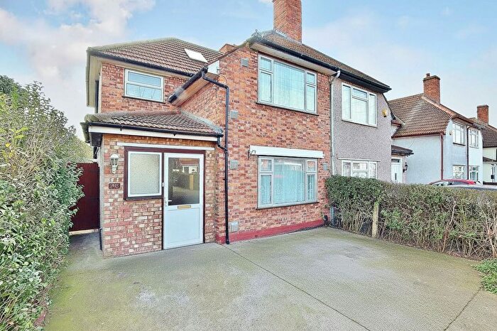 3 Bedroom Semi-Detached House To Rent In Wellington Avenue, Hounslow, TW3