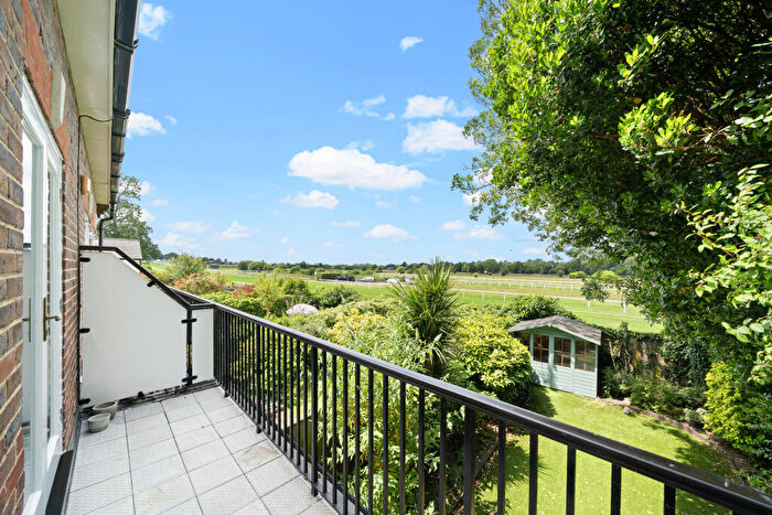 4 Bedroom Town House To Rent In Sandown Gate, Esher, KT10