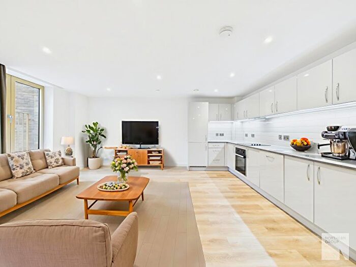 2 Bedroom Apartment To Rent In Apt :: The Quarters, M1