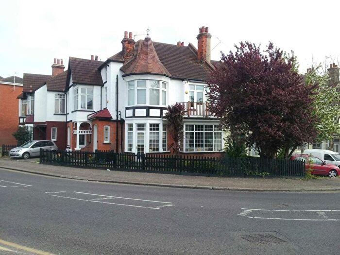 2 Bedroom Flat To Rent In Crowstone Avenue Westcliff On Sea Essex, SS0
