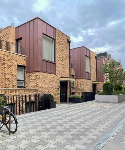 3 Bedroom Town House To Rent In Hand Axe Yard, London, WC1X