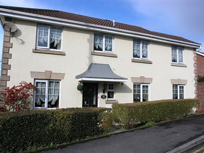 3 Bedroom Semi Detached House For Sale In Shelburne Road, Calne, SN11