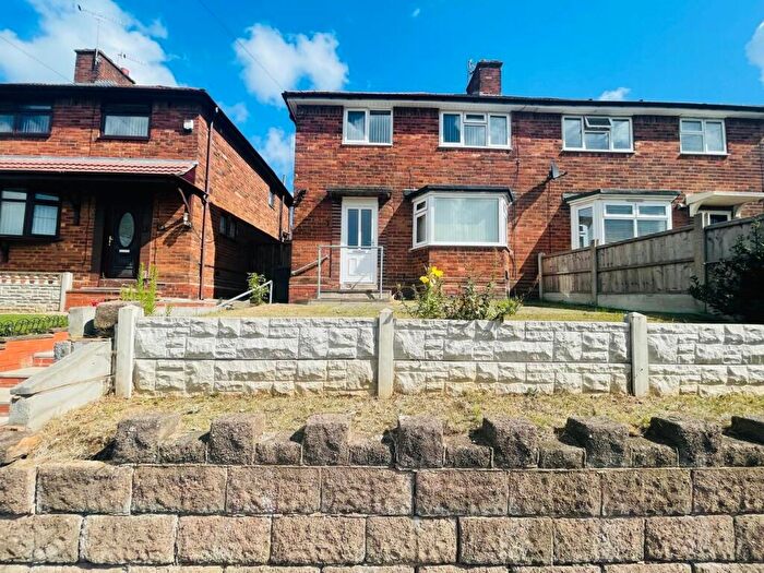 3 Bedroom Semi-Detached House For Sale In Beverley Road, West Bromwich, B71