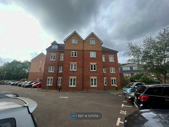 2 Bedroom Flat To Rent In Akers Court, Waltham Cross, EN8