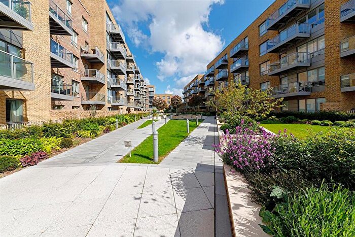 1 Bedroom Apartment For Sale In Lang Court, Smithfield Square, Hornsey, N8