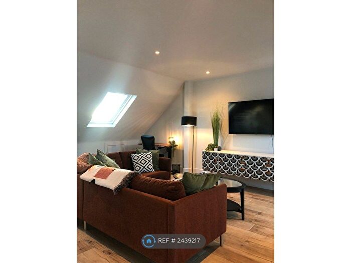 2 Bedroom Flat To Rent In Dunraven Road, London, W12