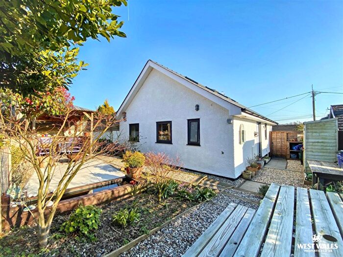 3 Bedroom Semi-detached Bungalow For Sale In Valley Road, Saundersfoot, SA69