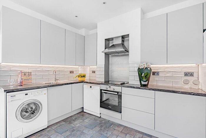 1 Bedroom Flat To Rent In Whitestile Road, Brentford, TW8