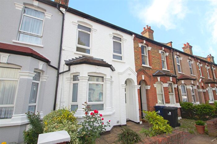 1 Bedroom Flat To Rent In Chesham Terrace, London, W13