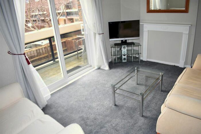 2 Bedroom Maisonette To Rent In Three Tun Close, Portsmouth, PO1