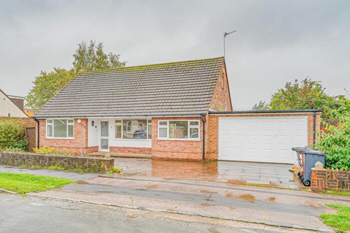 2 Bedroom Bungalow To Rent In The Drive, Hailsham, BN27