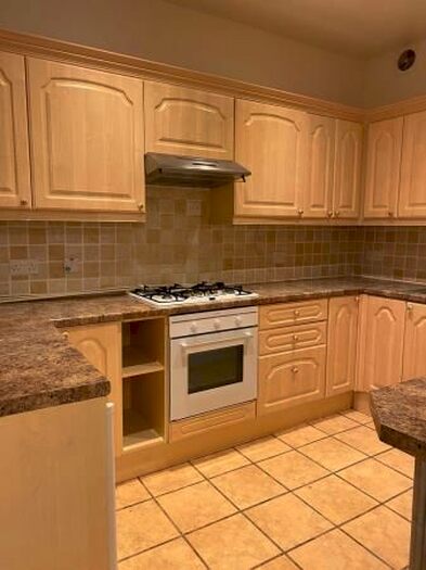 3 Bedroom Flat To Rent In Comiston Road, Morningside, Edinburgh, EH10