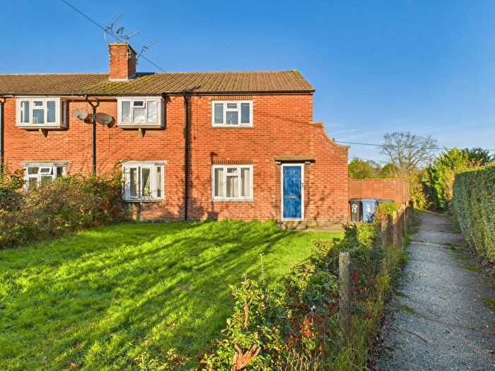 2 Bedroom Flat For Sale In Ridings Cottages, Earl Howe Road, Holmer Green, HP15