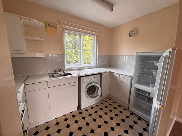 1 Bedroom Flat To Rent In Wordsworth Mead, Redhill, RH1