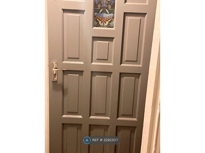 2 Bedroom Semi-Detached House To Rent In Wathen Road, Warwick, CV34