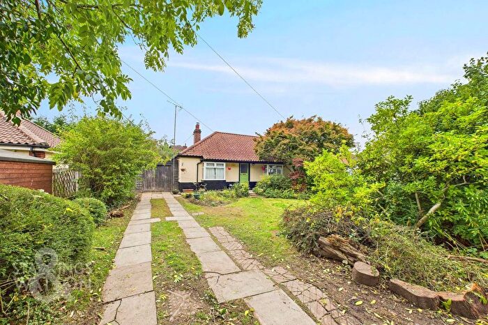 2 Bedroom Semi-Detached Bungalow For Sale In Lower Globe Lane, Blofield, Norwich, NR13